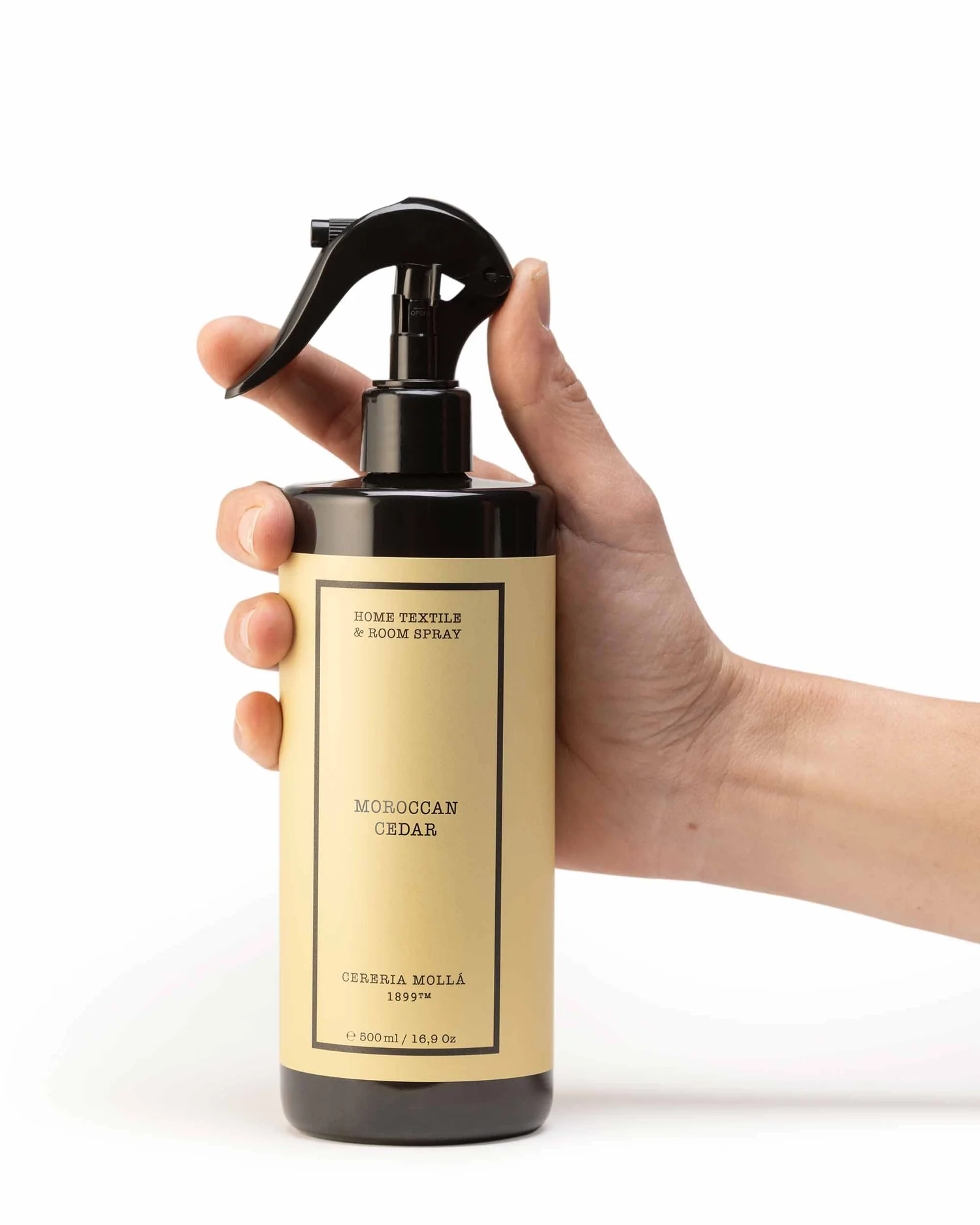 Cereria Mollá 1899 Moroccan Cedar Fragrance for Fabrics Textile Spray 500 ml