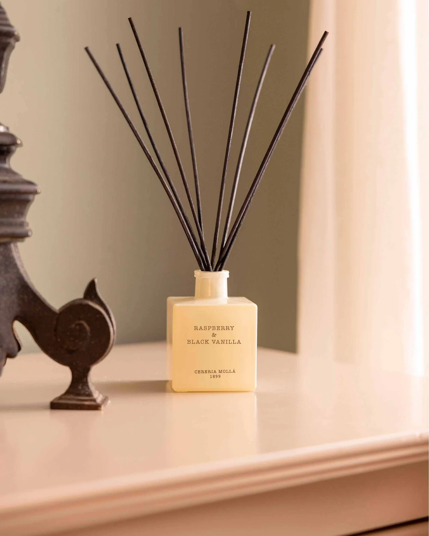 Cereria Mollá 1899 Raspberry & Black Vanilla Reed Diffuser 100 ml